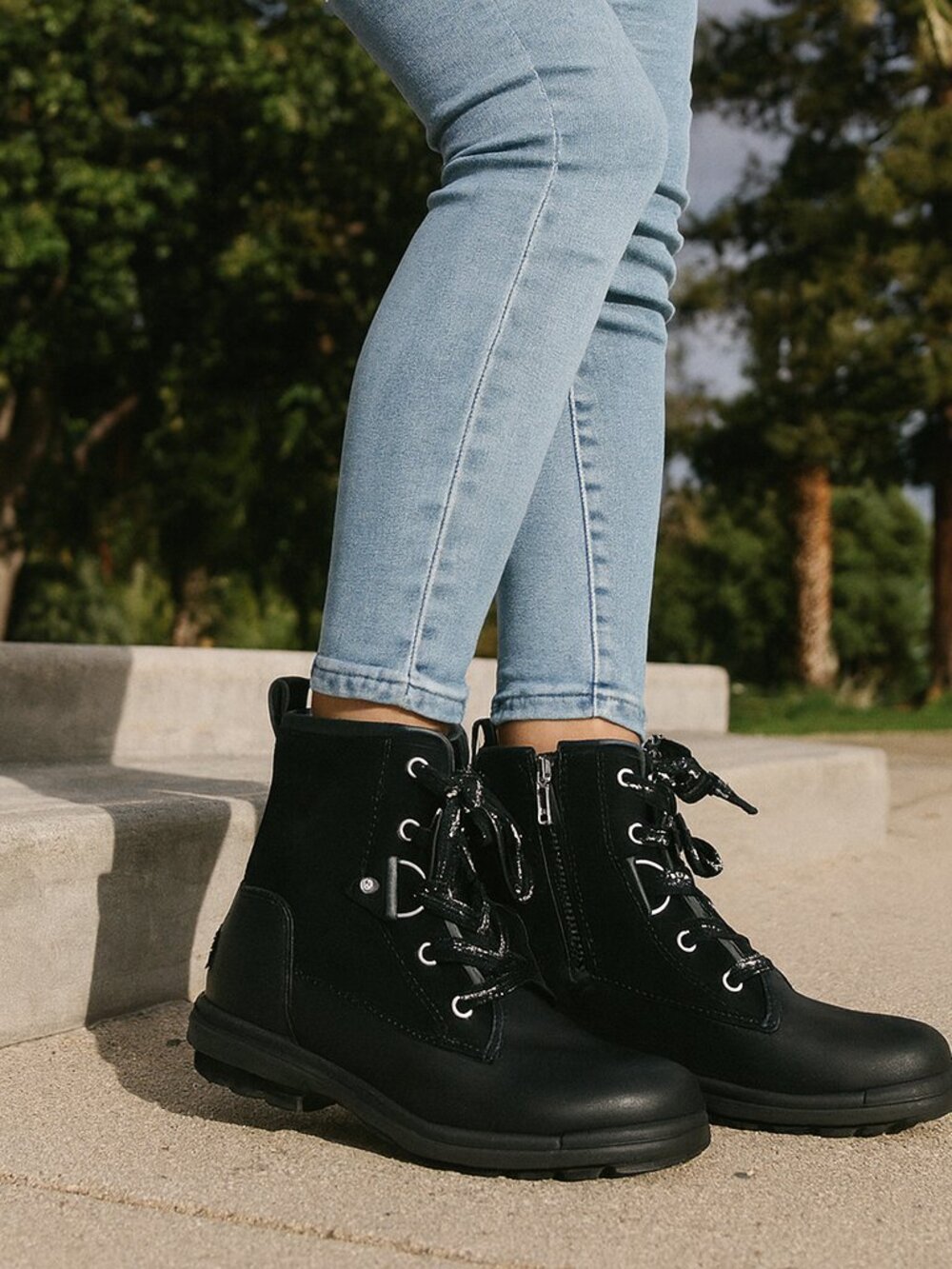 UGG Women's Hapsburg Hiker Boot. Size 7.5 Zip side, lace up